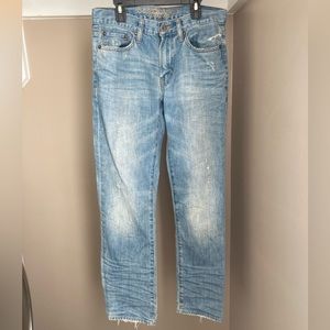 Men’s 29/30 AEO jeans. Slim straight.